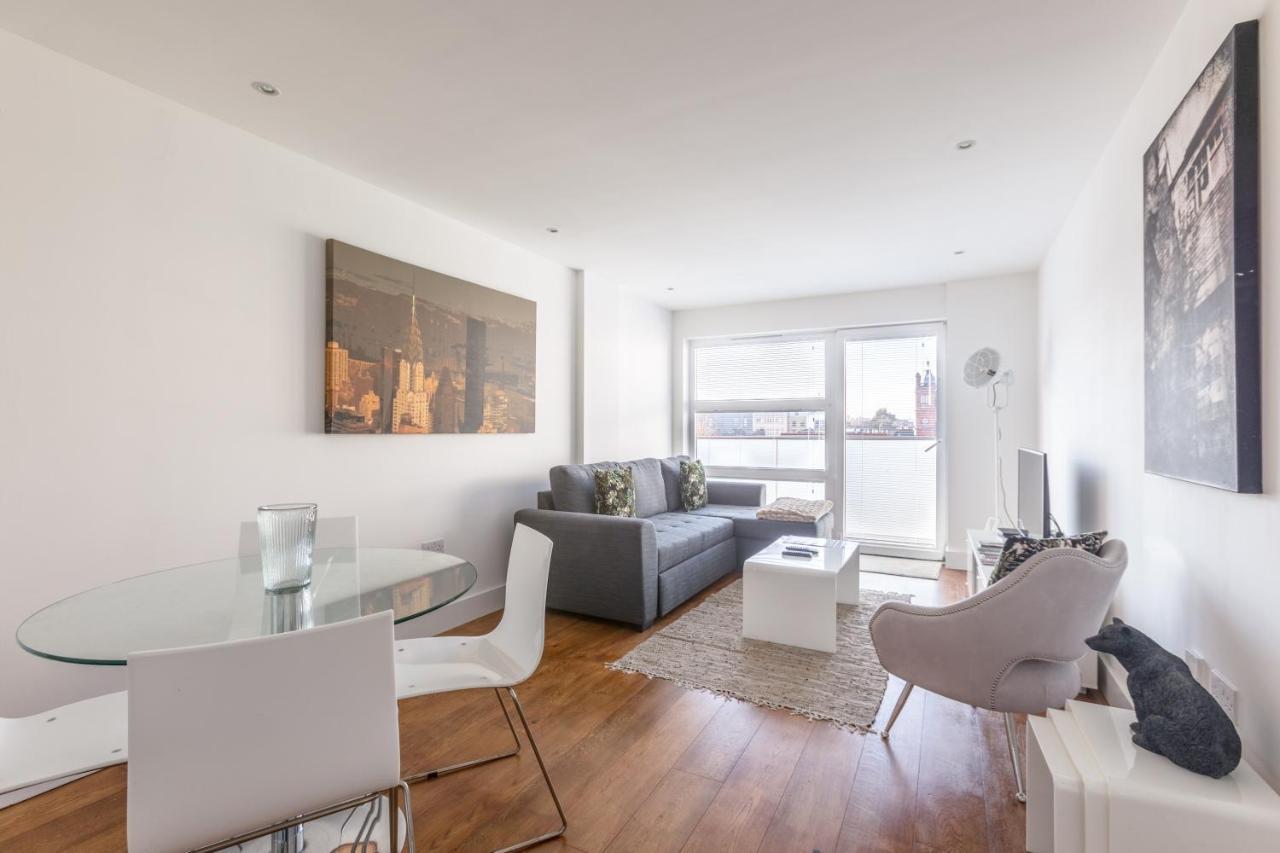 Luxury 2-Bed Flat Parking And Close To The Tube Londra Exterior foto