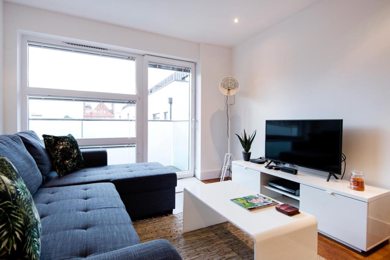 Luxury 2-Bed Flat Parking And Close To The Tube Londra Exterior foto