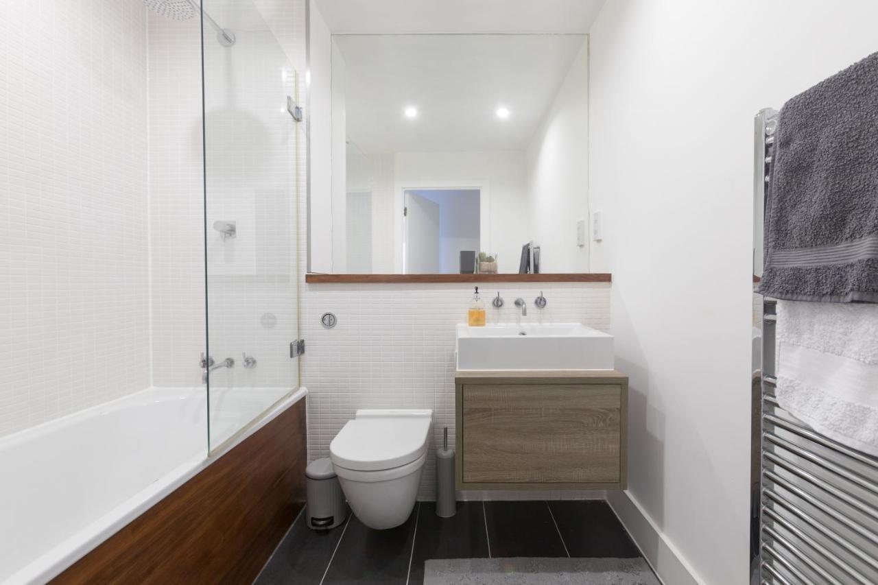 Luxury 2-Bed Flat Parking And Close To The Tube Londra Exterior foto
