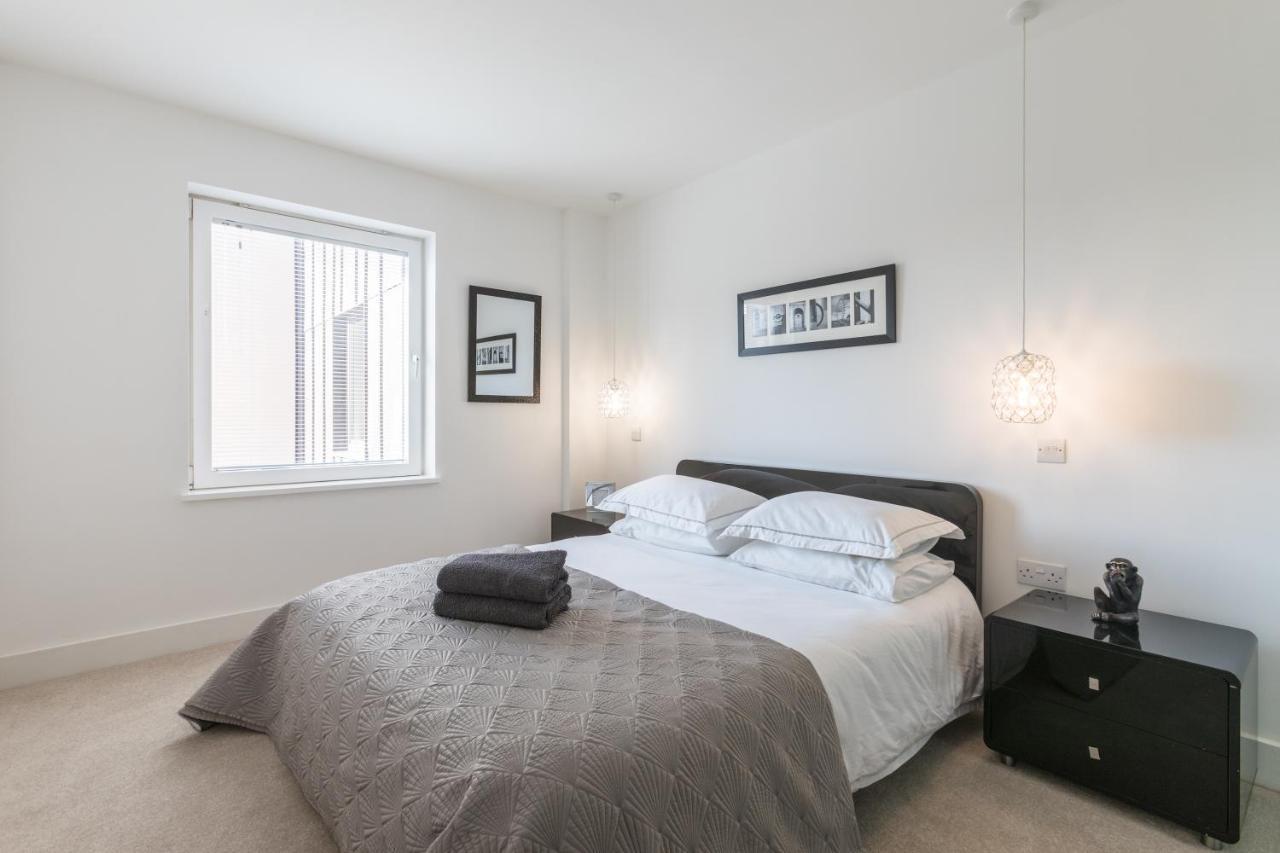 Luxury 2-Bed Flat Parking And Close To The Tube Londra Exterior foto