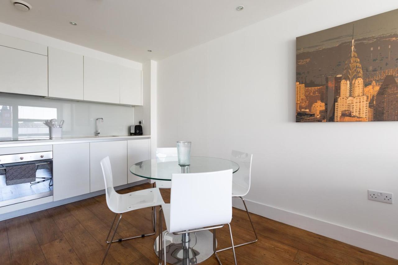 Luxury 2-Bed Flat Parking And Close To The Tube Londra Exterior foto