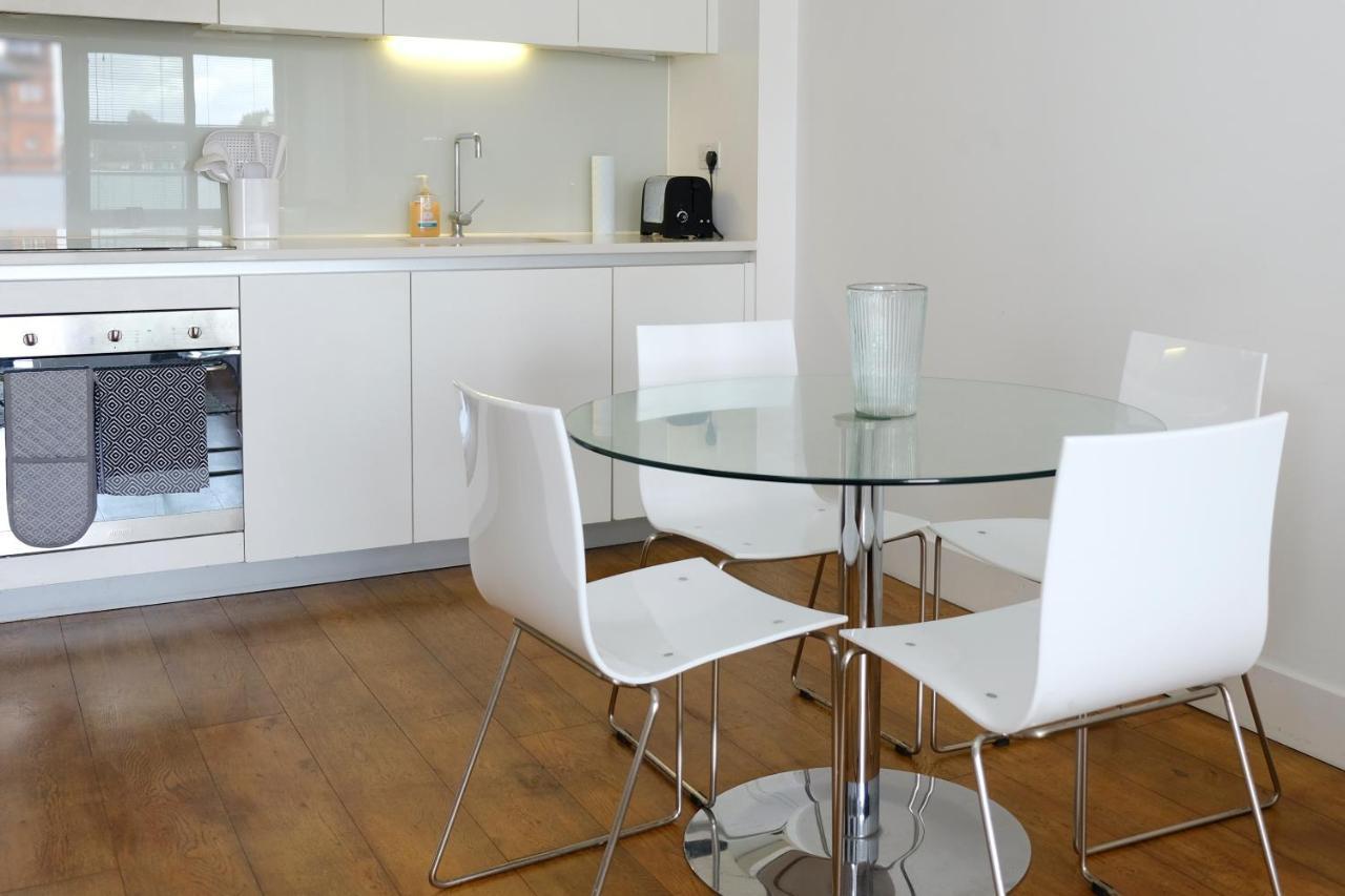 Luxury 2-Bed Flat Parking And Close To The Tube Londra Exterior foto