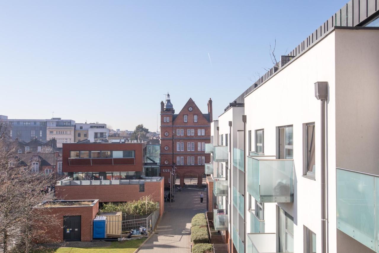 Luxury 2-Bed Flat Parking And Close To The Tube Londra Exterior foto