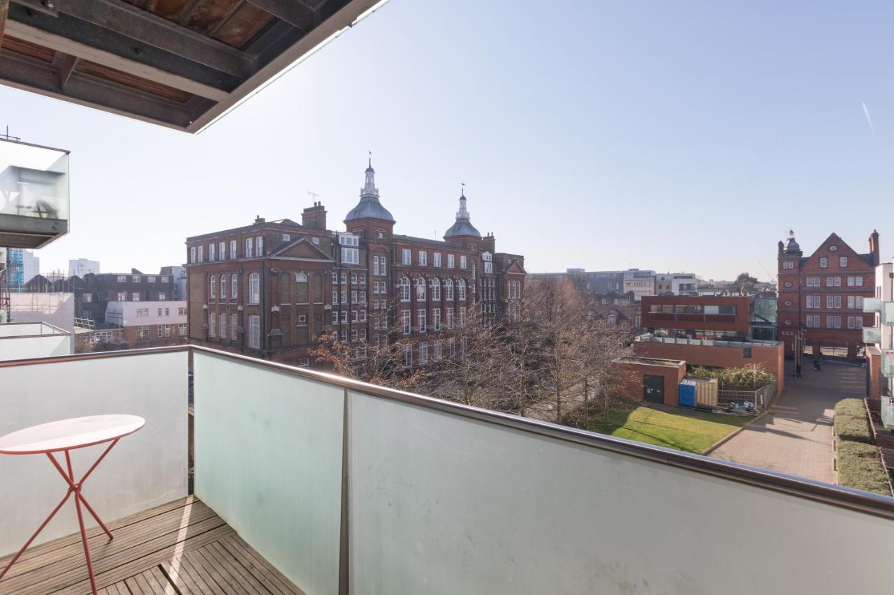 Luxury 2-Bed Flat Parking And Close To The Tube Londra Exterior foto