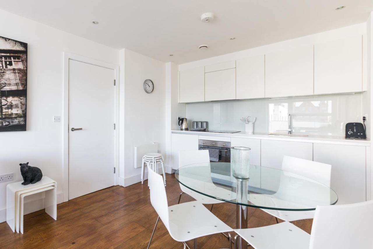 Luxury 2-Bed Flat Parking And Close To The Tube Londra Exterior foto